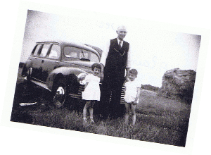 Le Grand-Pre, ses petits-enfants et la voiture du voisin